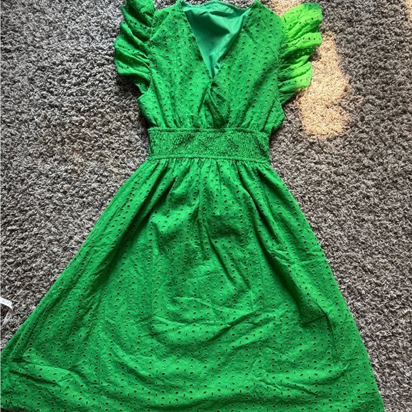 Elegant Green Maxi Dress - Picture 2 of 7